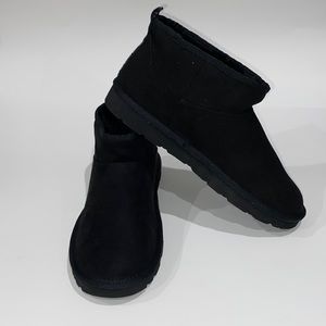 NWT Guess Black Ankle Boots Size 9